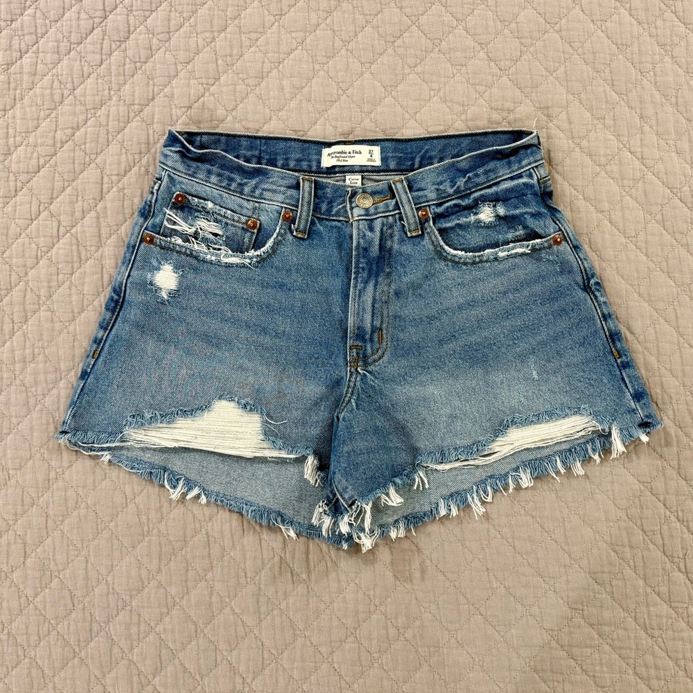 Abercrombie & Fitch Curve Love Mid Rise Boyfriend Short